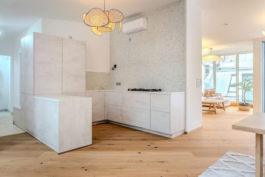 Neustift Deluxe Apartment Виена Екстериор снимка