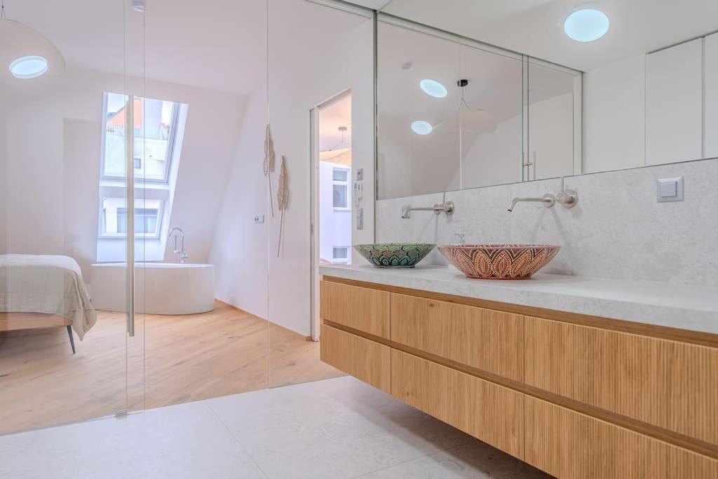 Neustift Deluxe Apartment Виена Екстериор снимка
