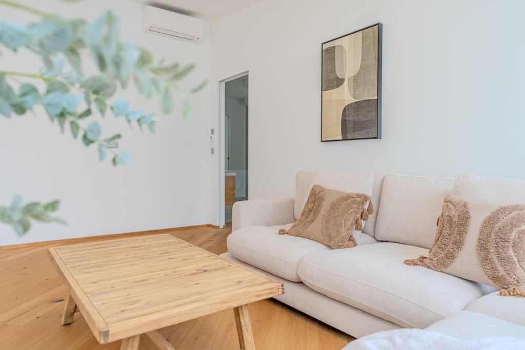Neustift Deluxe Apartment Виена Екстериор снимка