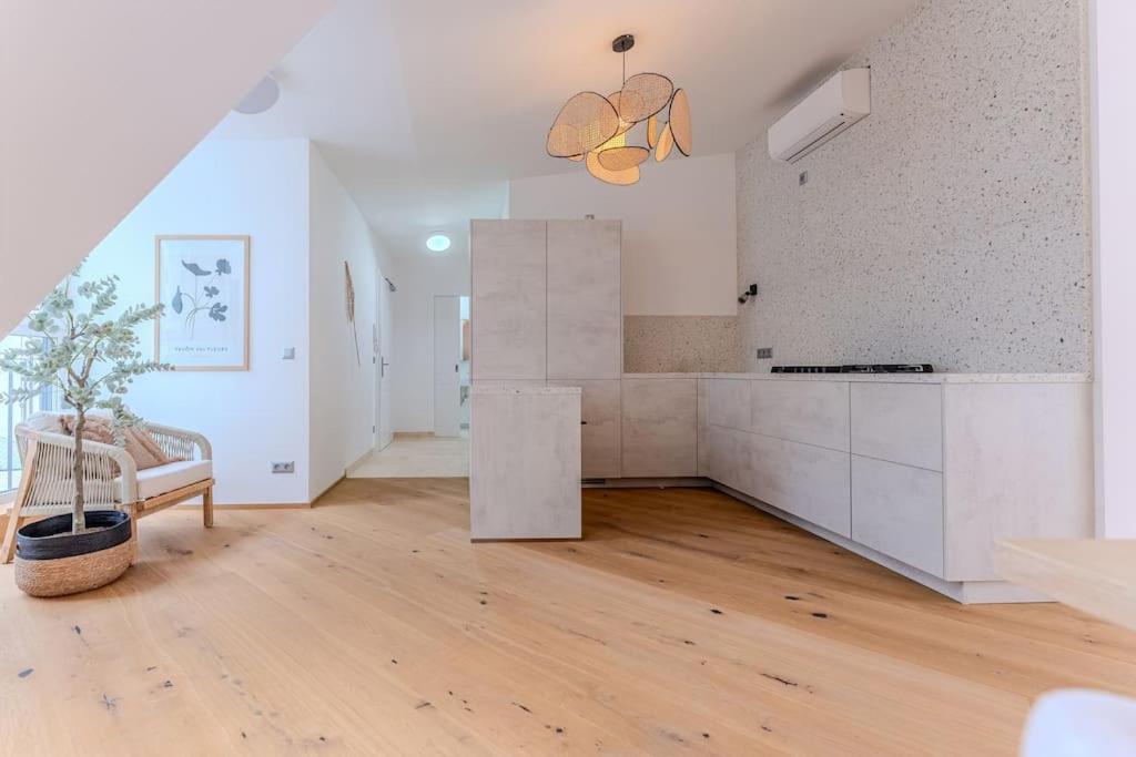 Neustift Deluxe Apartment Виена Екстериор снимка