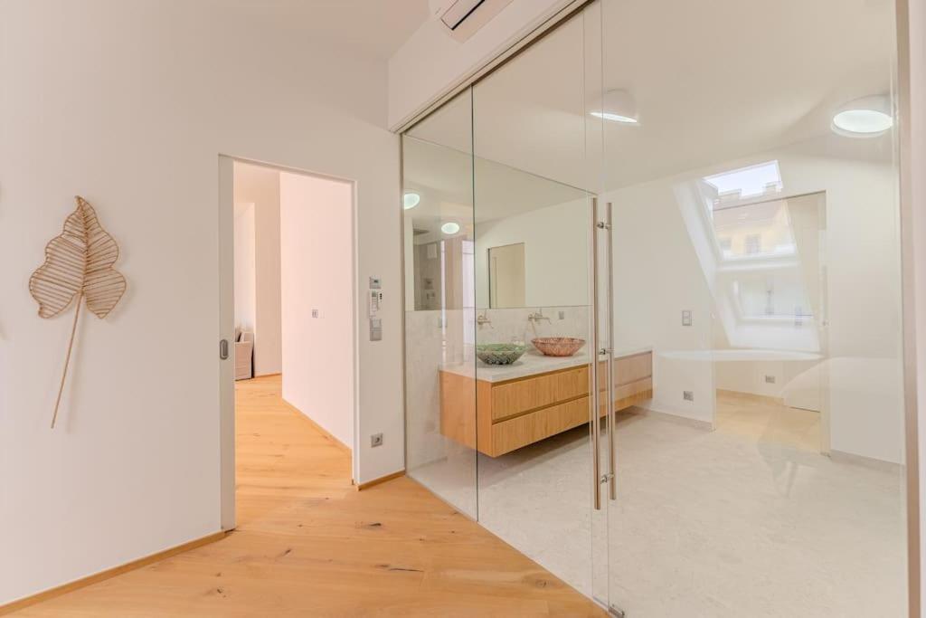 Neustift Deluxe Apartment Виена Екстериор снимка