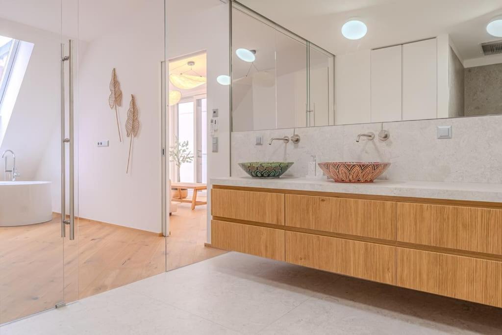 Neustift Deluxe Apartment Виена Екстериор снимка